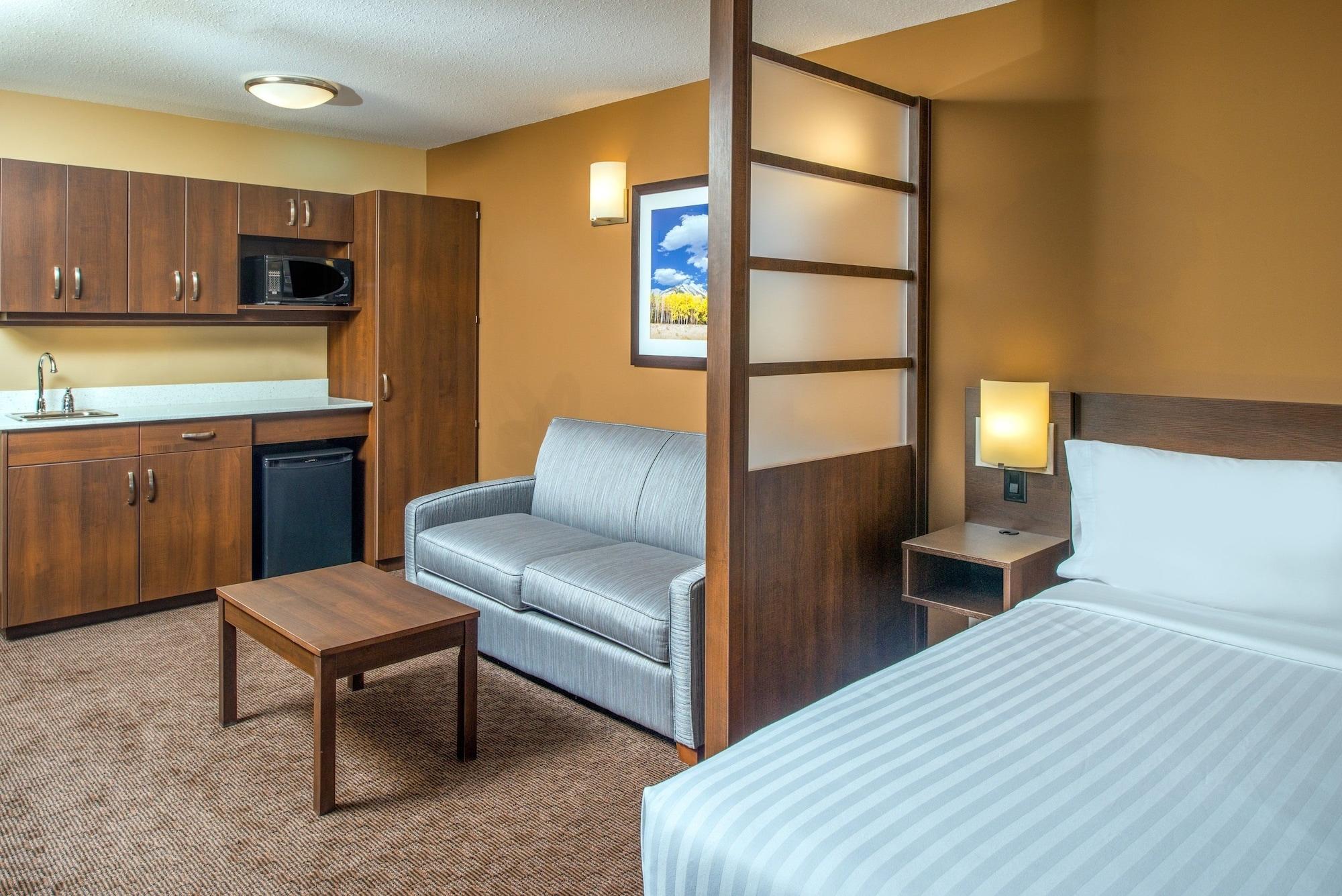 Microtel Inn & Suites By Wyndham Red Deer Exterior foto
