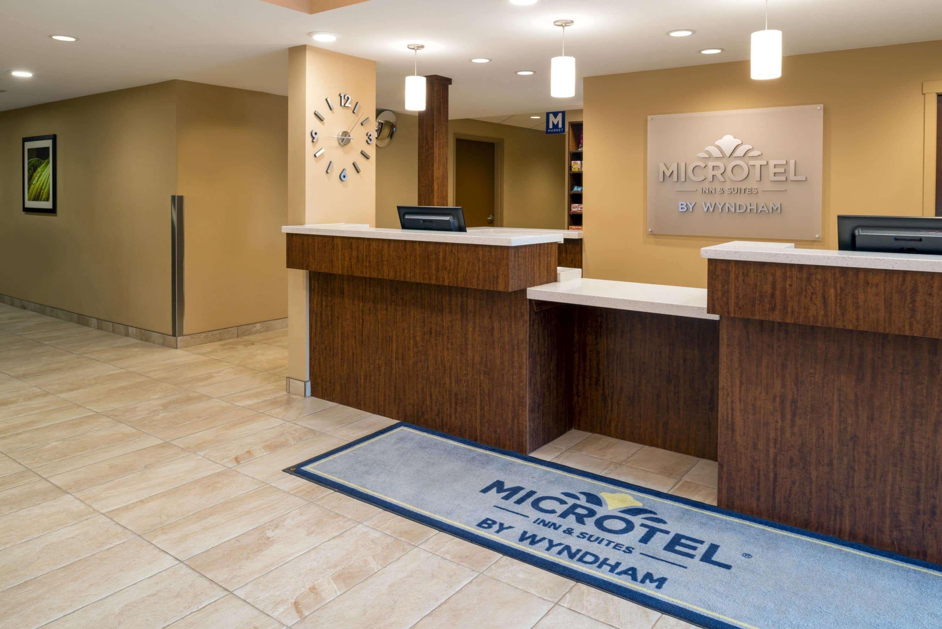 Microtel Inn & Suites By Wyndham Red Deer Exterior foto